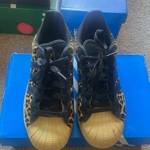 Cheetah print adidas